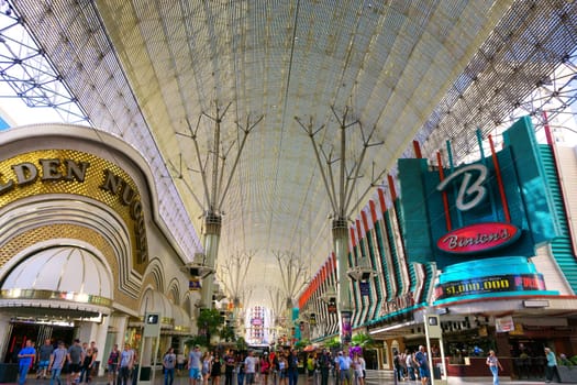 LAS VEGAS - SEPTEMBER 17: Tourists and casinos on Fremont Street in downtown Las Vegas on September 17, 2015