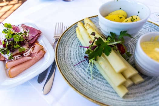 Asparagus with ham