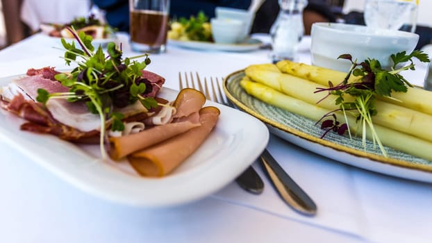 Asparagus with ham