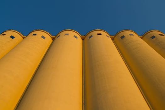 Tower silos facility for grain storage