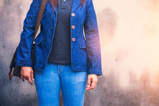 woman traveling with fashionable of jeans.