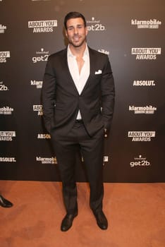 Leonard Freier ,Bachelor ,. About You Awards in More ! Theater Hamburg .
