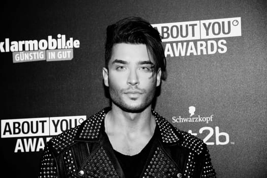 Toni Mahfud,. About You Awards in More ! Theater Hamburg .