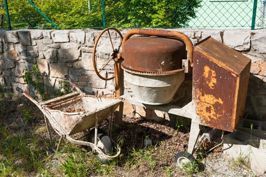 On-site and portable concrete mixers.