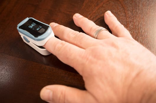 A portatble sensor makes it easy to check oxygen level and pulse rate in the human body