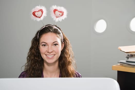 Office worker wearing deely bopper