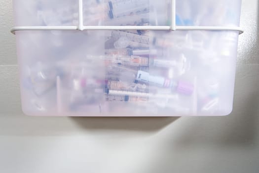 Syringe bin
