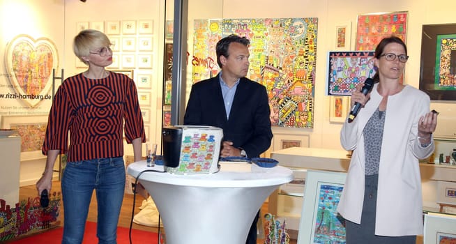 Susann Atwell und Kristina Koelling,  ( Tchibo) .  Launch-Event  JAMES RIZZI Cafissimo MINI - Limited Edition by Tchibo" in Hamburg."