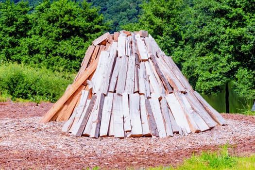 Conically stacked firewood for the production of charcoal..