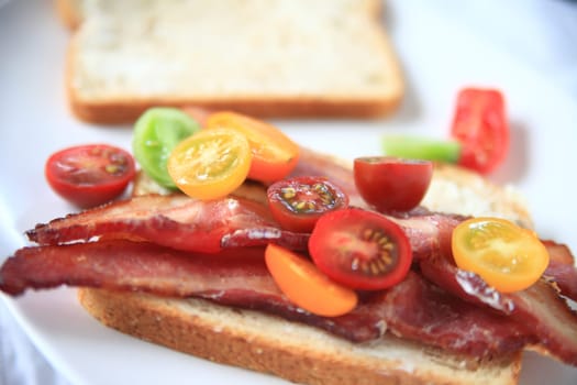 Thick-bacon with cherry tomatoes on whole-grain bread with mayonnaise