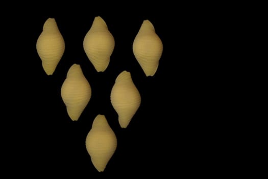 On a black background lie mussel noodles in rhombic shape.