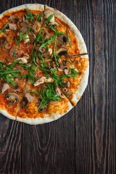 Pizza with chicken mushrooms and rukkola