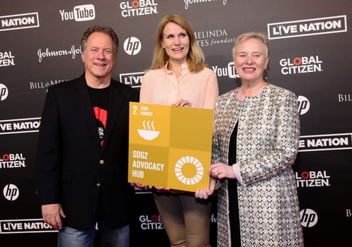 David Beasley, Helle Thorning-Schmidt, Amy Cairns beim Global Citizen Festival in der Barclaycard Arena, Hamburg, 06.07.2017.