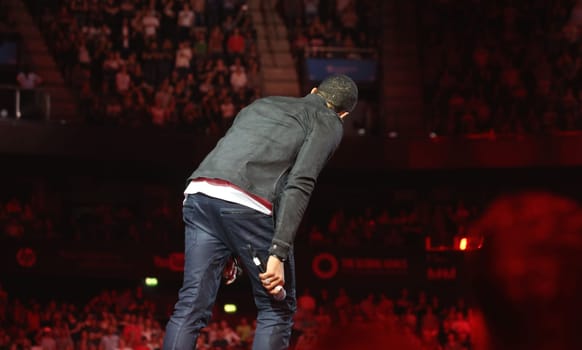 Andreas Bourani life beim Global Citzen Festival 2017 in Hamburg -Barclacard Arena