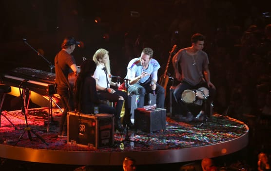Shakira und Coldplay Saenger Chris Martin life beim Global Citzen Festival 2017 in Hamburg -Barclacard Arena