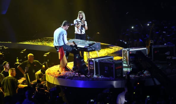 Shakira und Coldplay Saenger Chris Martin life beim Global Citzen Festival 2017 in Hamburg -Barclacard Arena