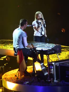Shakira und Coldplay Saenger Chris Martin life beim Global Citzen Festival 2017 in Hamburg -Barclacard Arena