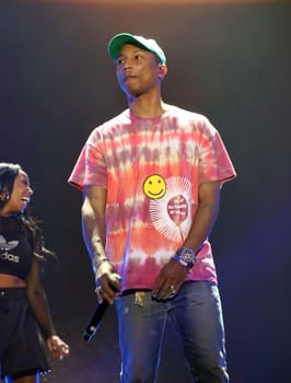 Pharrell Williams   beim    Global Citzen Festival 2017  in Hamburg -Barclacard Arena