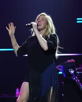 Ellie Goulding life beim  Global Citzen Festival 2017  in Hamburg -Barclacard Arena
