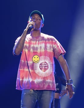 Pharrell Williams   beim    Global Citzen Festival 2017  in Hamburg -Barclacard Arena