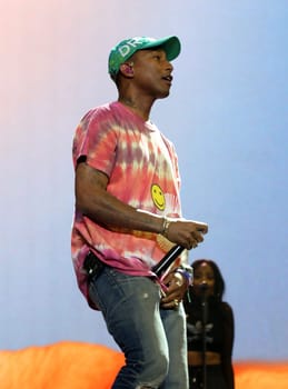 Pharrell Williams   beim    Global Citzen Festival 2017  in Hamburg -Barclacard Arena