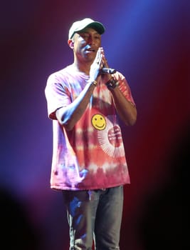Pharrell Williams   beim    Global Citzen Festival 2017  in Hamburg -Barclacard Arena