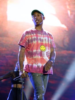 Pharrell Williams   beim    Global Citzen Festival 2017  in Hamburg -Barclacard Arena