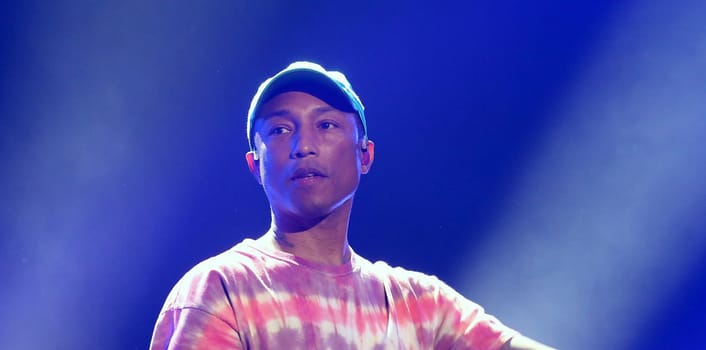 Pharrell Williams   beim    Global Citzen Festival 2017  in Hamburg -Barclacard Arena