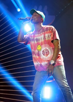 Pharrell Williams   beim    Global Citzen Festival 2017  in Hamburg -Barclacard Arena