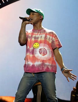 Pharrell Williams   beim    Global Citzen Festival 2017  in Hamburg -Barclacard Arena
