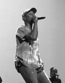 Pharrell Williams   beim    Global Citzen Festival 2017  in Hamburg -Barclacard Arena