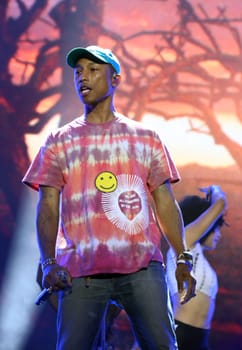 Pharrell Williams   beim    Global Citzen Festival 2017  in Hamburg -Barclacard Arena