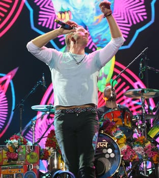 Coldplay Saenger  Chris Martin  life beim  Global Citzen Festival 2017  in Hamburg -Barclacard Arena