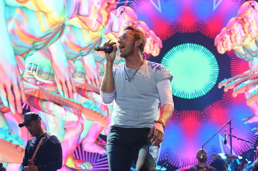 Coldplay Saenger  Chris Martin  life beim  Global Citzen Festival 2017  in Hamburg -Barclacard Arena