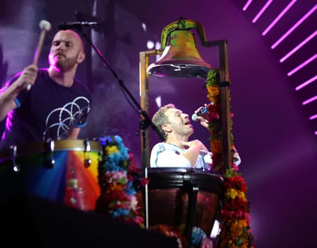 Coldplay Saenger Chris Martin life beim Global Citzen Festival 2017 in Hamburg -Barclacard Arena