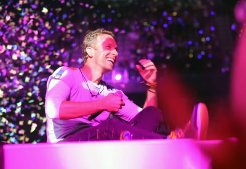 Coldplay Saenger Chris Martin life beim Global Citzen Festival 2017 in Hamburg -Barclacard Arena
