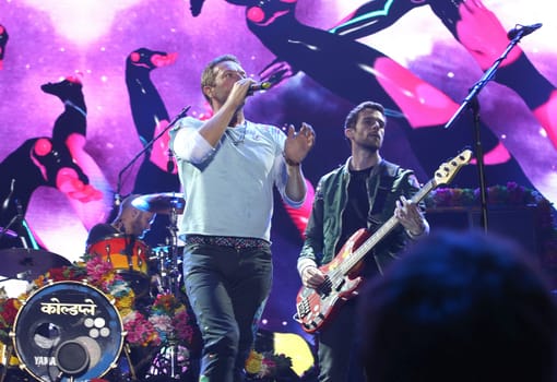 Coldplay Saenger Chris Martin life beim Global Citzen Festival 2017 in Hamburg -Barclacard Arena