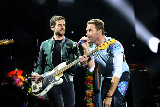 Coldplay Saenger Chris Martin life beim Global Citzen Festival 2017 in Hamburg -Barclacard Arena
