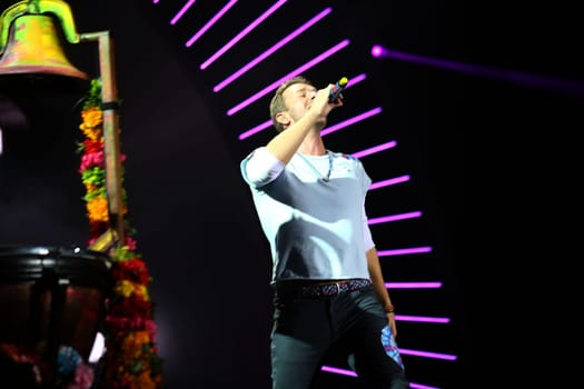 Coldplay Saenger Chris Martin life beim Global Citzen Festival 2017 in Hamburg -Barclacard Arena