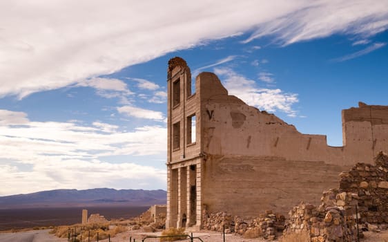 There were over 2000 claims covering everything in a 30 mile area from the Bullfrog district. The most promising was the Montgomery Shoshone mine, which prompted everyone to move to the Rhyolite townsite.