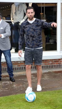 Christoph Metzelder beim Fussball spielen ,.Juvia Men Kollektionspraesentation by Different Fashion mit Charity Fussball  in Kampen auf Sylt