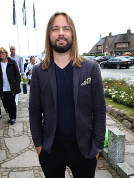 Daniel Larsen ,.Juvia Men Kollektionspraesentation by Different Fashion mit Charity Fussball  in Kampen auf Sylt