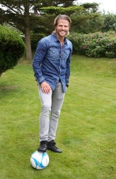 Paul Janke ,.Juvia Men Kollektionspraesentation by Different Fashion mit Charity Fussball  in Kampen auf Sylt