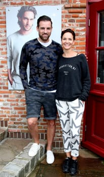 Christoph Metzekder  und Judith Dommermuth ,.Juvia Men Kollektionspraesentation by Different Fashion mit Charity Fussball  in Kampen auf Sylt