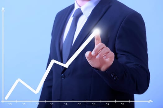a man in a suit shows a growth course with his finger