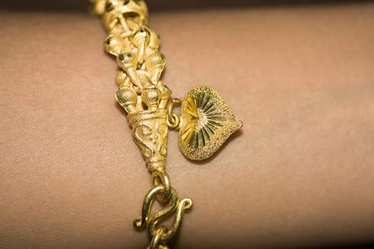 wrist 24 carats gold bracelet heart