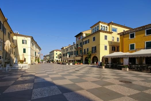 Lazise Markt - Lazise market sqare on Lake Garda in Italy