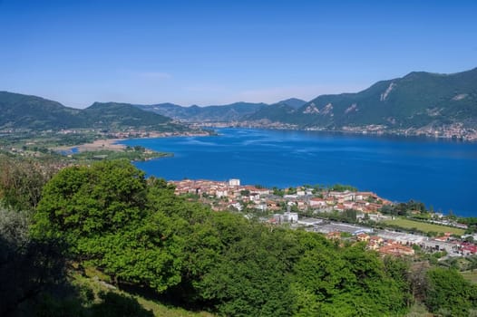 Iseo am Iseosee in Oberitalien - town Iseo on Iseo lake in Alps,Lombardy in northern Italy