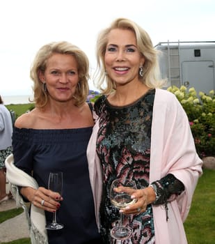 Katrin Aust and Gabriela Prinzessin zu Leiningen ,. Manfred Baumann invited to the yearly crab dinner in his house in Morsum - Sylt