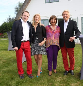 Manfred Baumann (r.) and Mrs. Katharina with son Maximilian Baumann (left) and Kathi Ehrengruber,. Manfred Baumann invited to the yearly crab dinner in his house in Morsum - Sylt